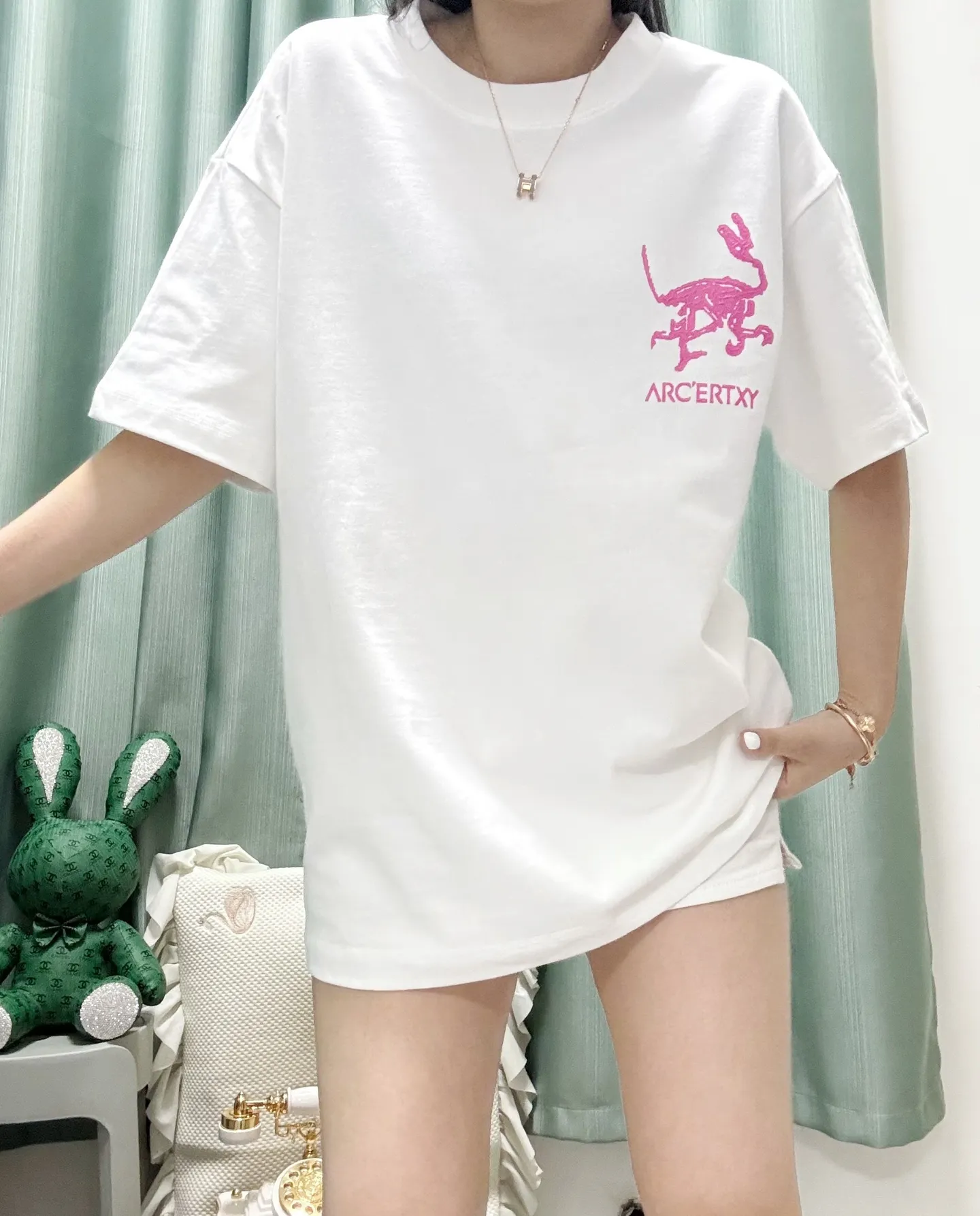 White ， Same Style